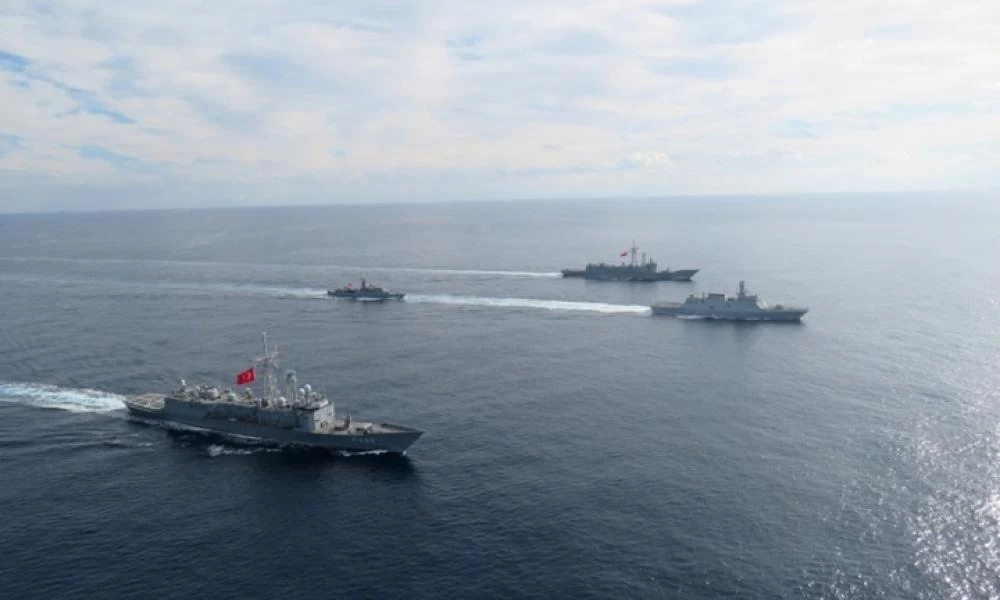 Λιμενικό προς «Τσεσμέ»: Να αποχωρήσετε άμεσα!